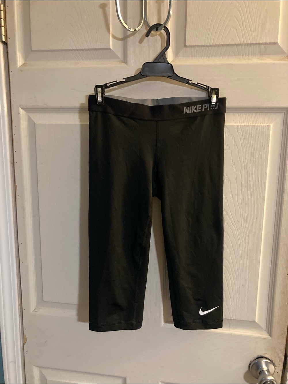 Nike Pro Women’s Black Athletic Cropped Capri Leggings Size M